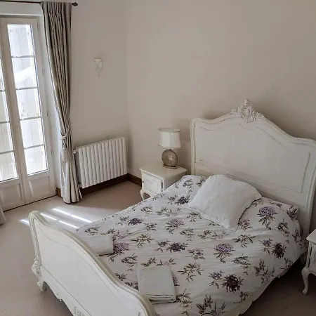 Stunning 7-bed Vineyard Masters House In Casa vacanze Dieulivol